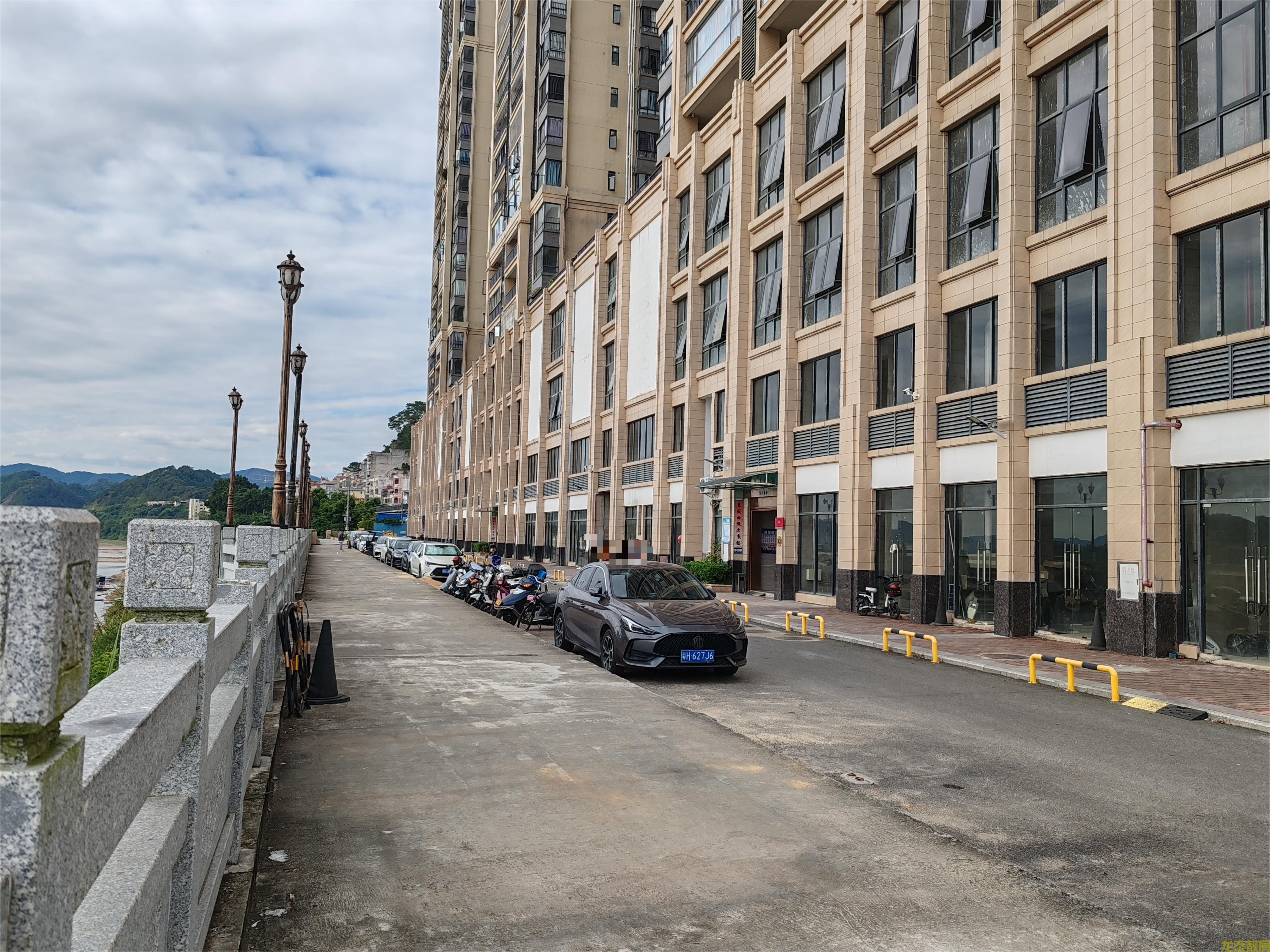 西堤领秀 临街商铺出售