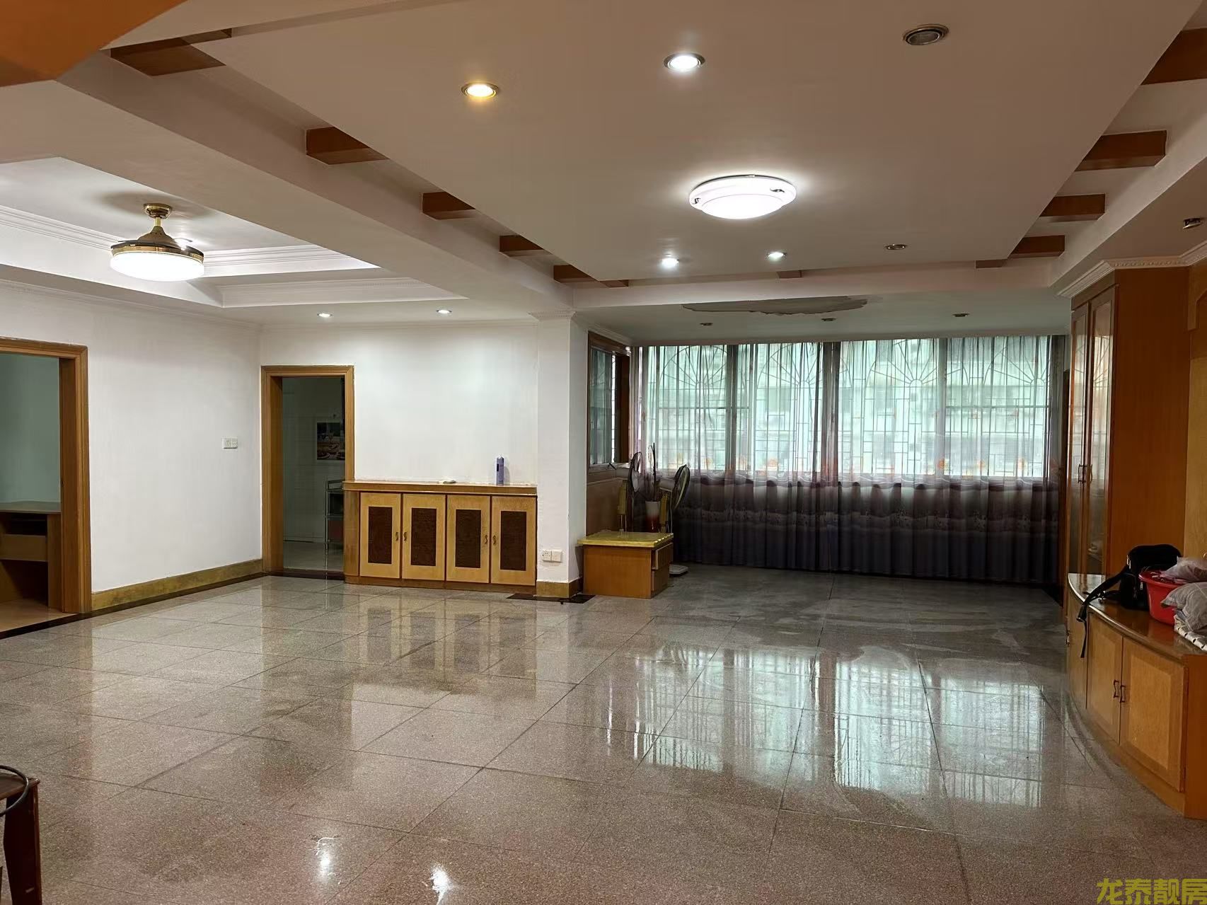 老城区大塘奔辉花园步梯8楼大平层