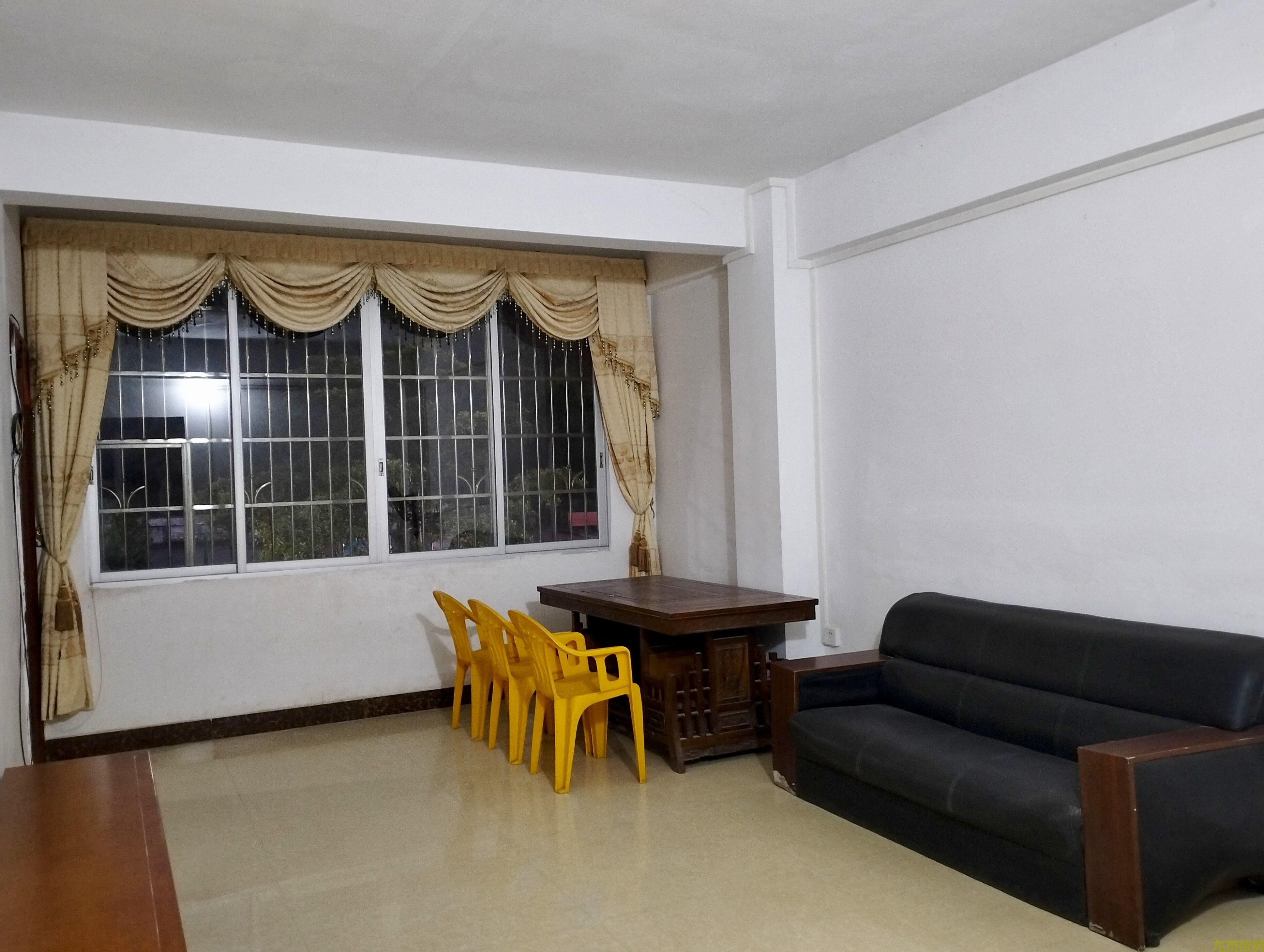 南校门口一楼二楼整体出租