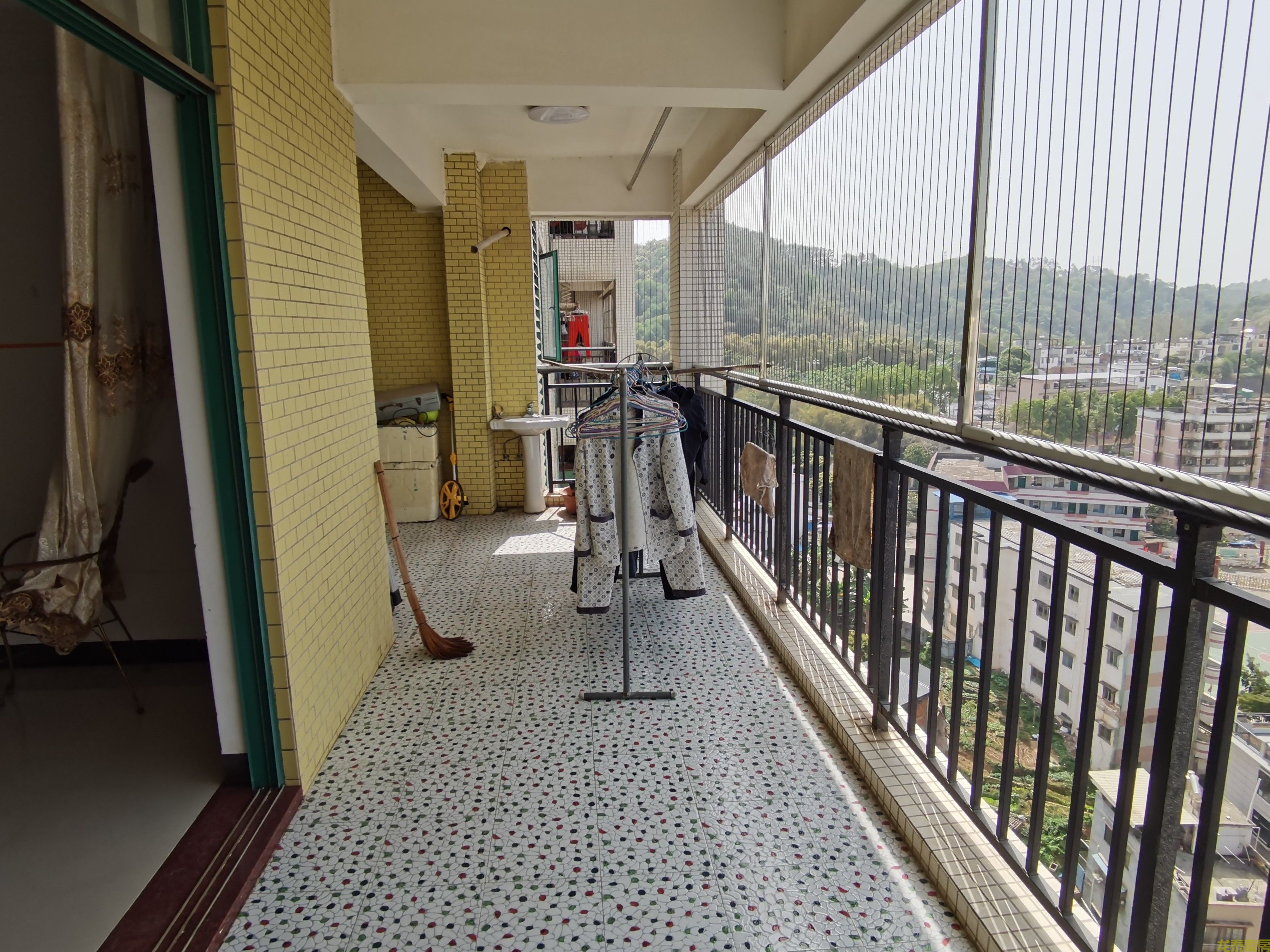 龙泉居电梯靓层南向