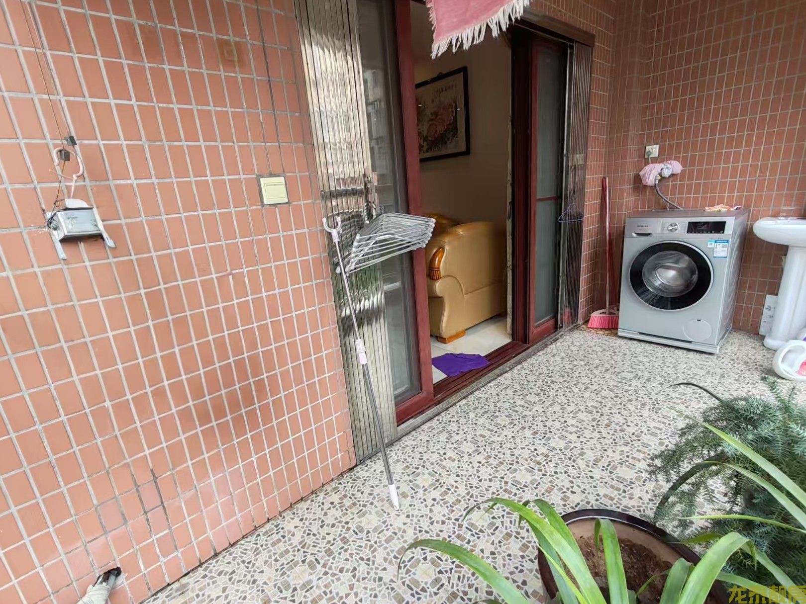 和富花园步梯低楼层