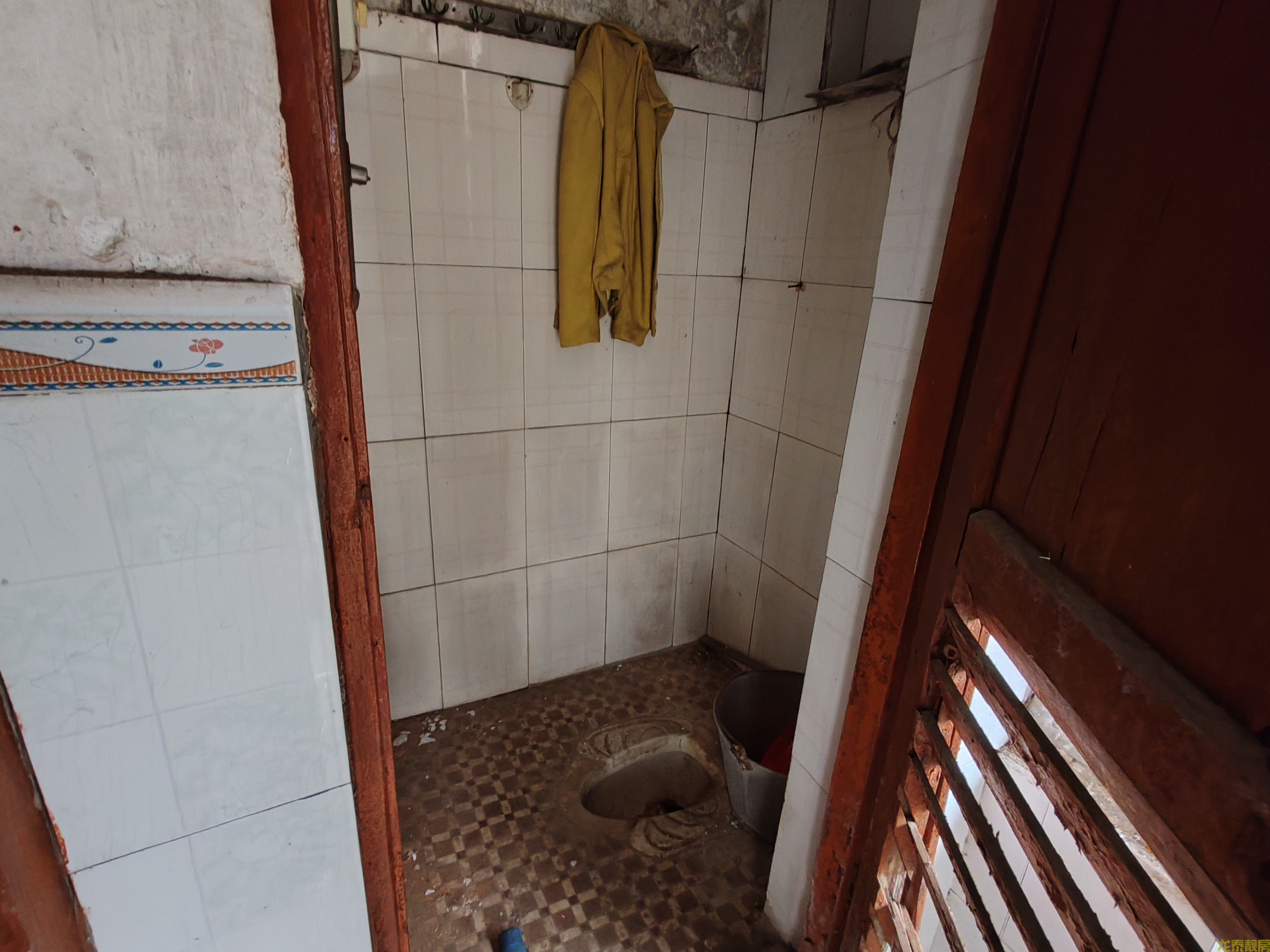 一中门口步梯三楼