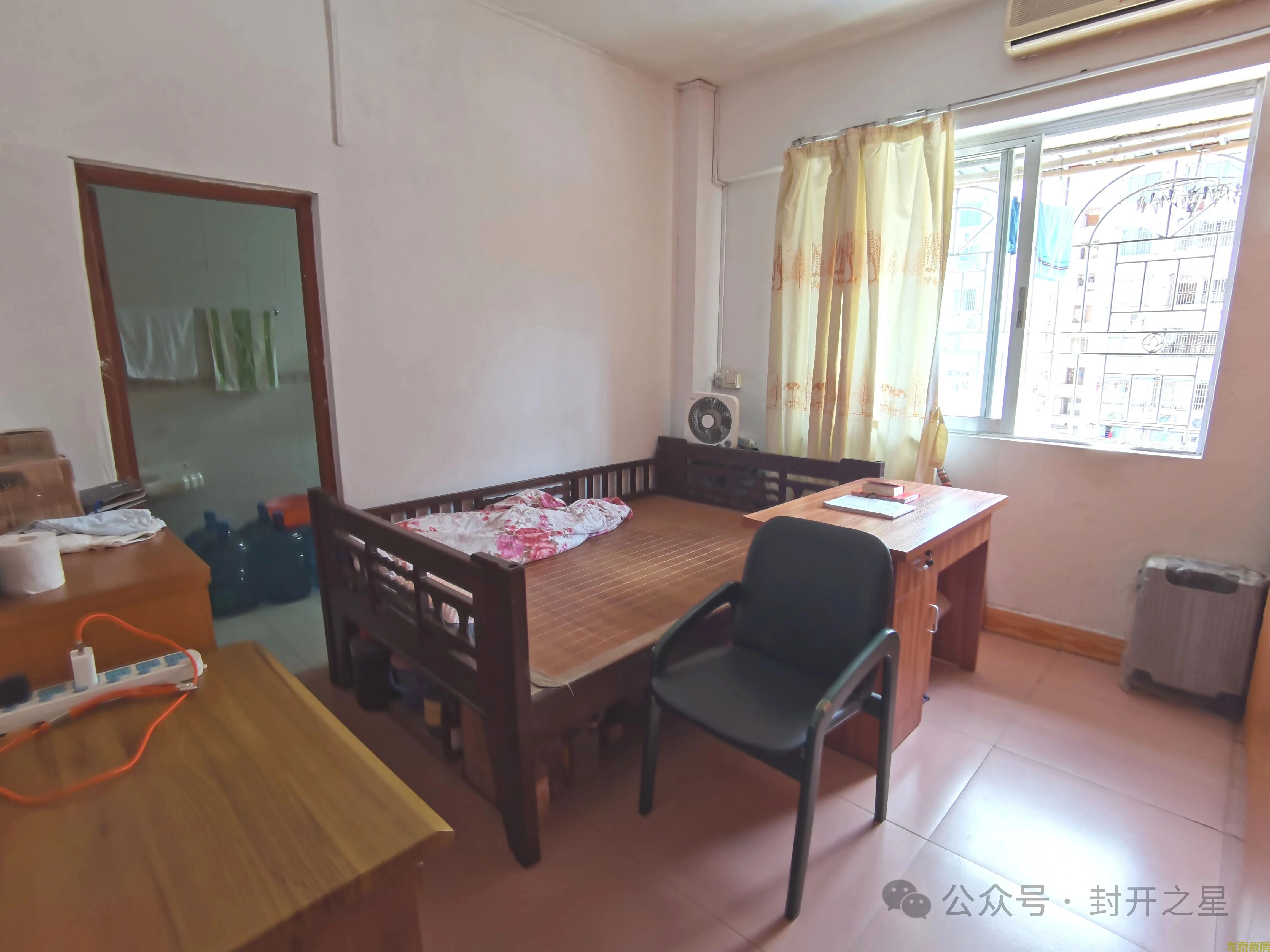 江滨公园附近步梯5楼精装三房可按揭