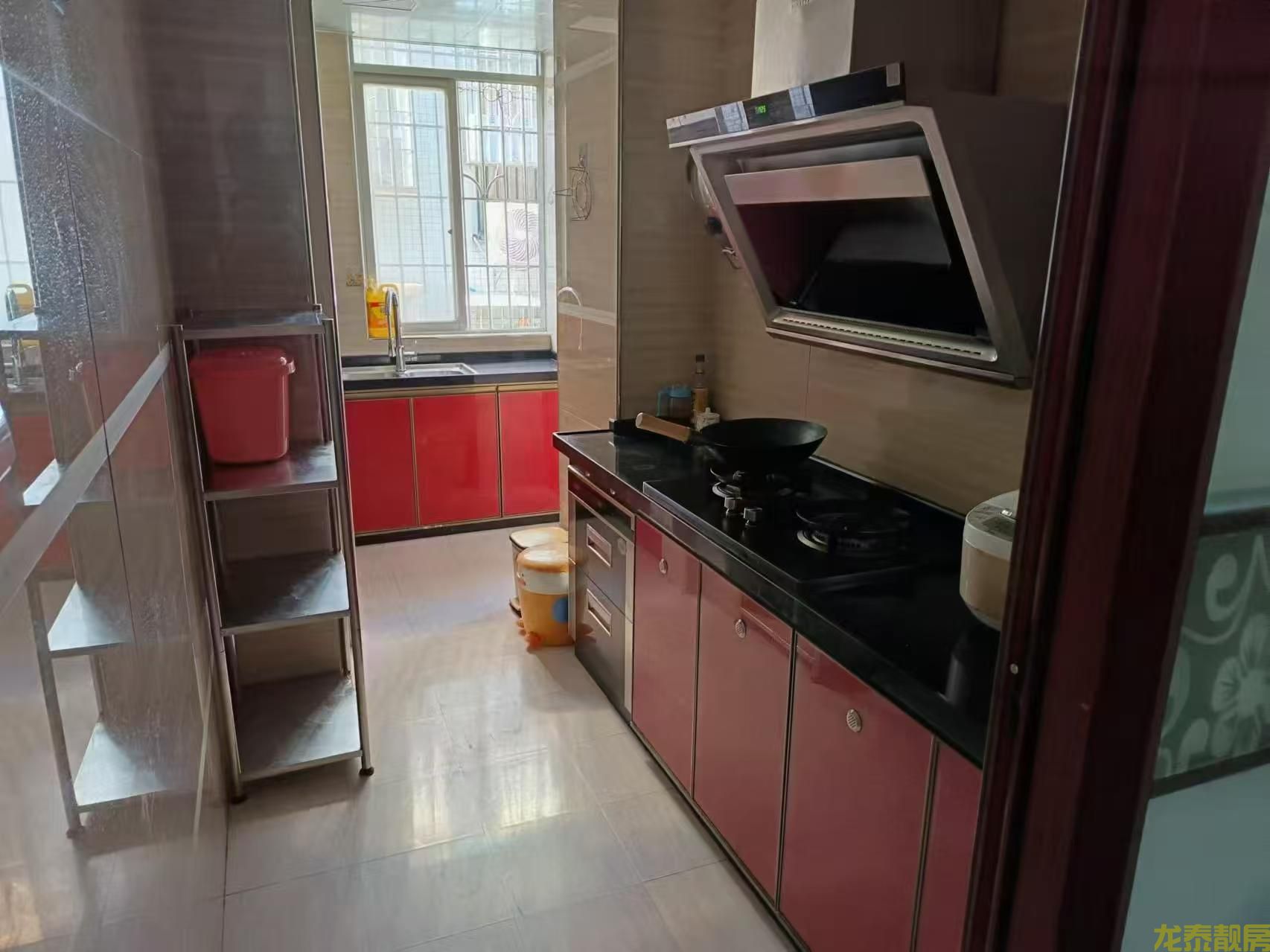 老城区龙山路步梯健身楼层精装三房售27.8万