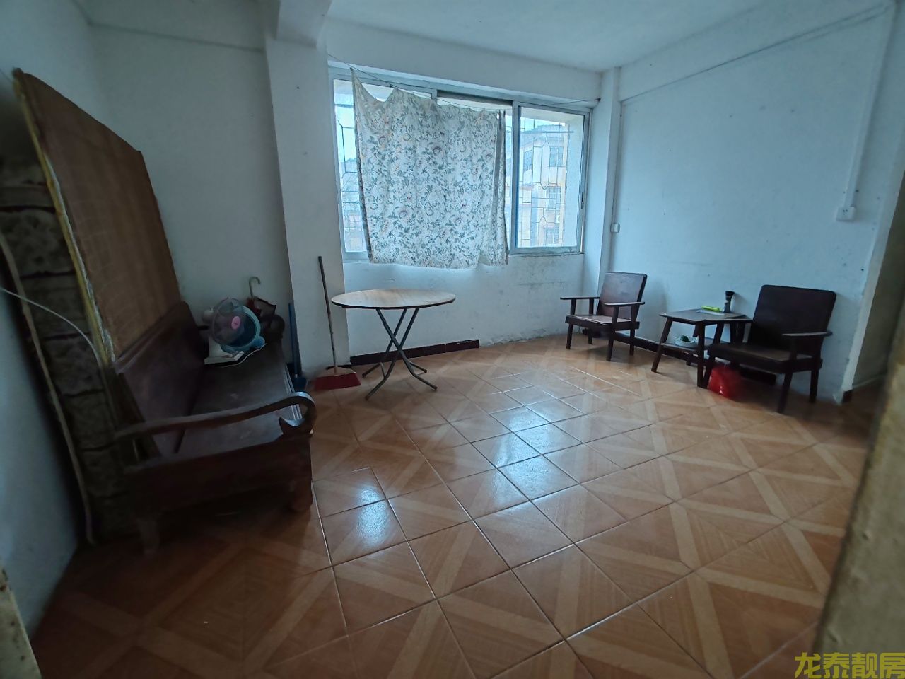 三元教师村步梯4楼两房一厅租500元