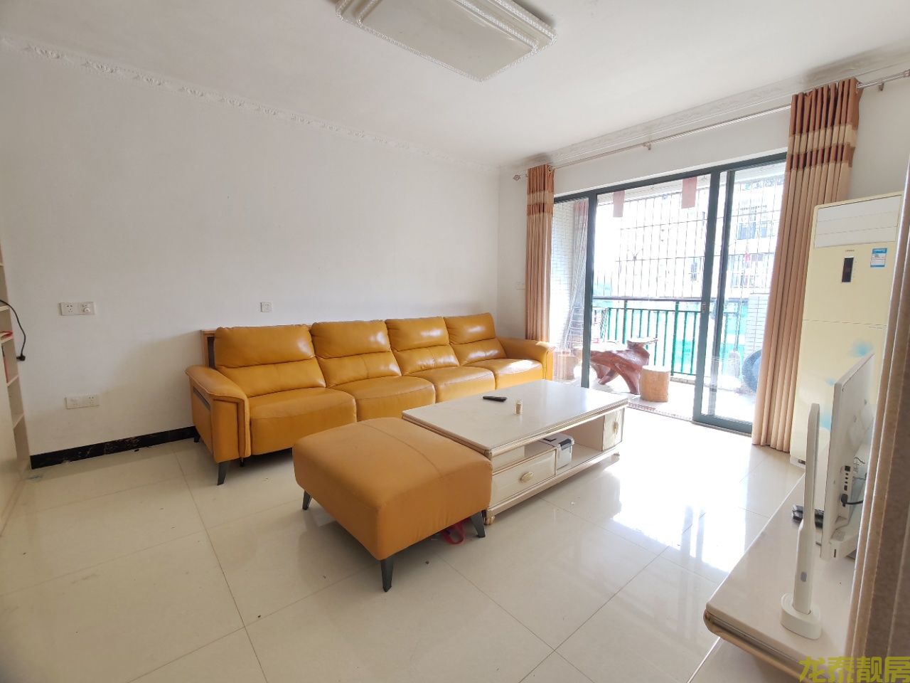 广信嘉园中高楼层精装三居室，附带全套家私家电